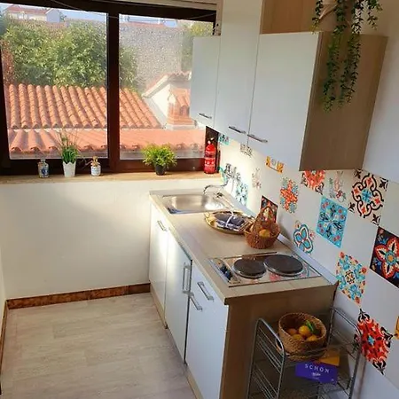 Leo Apartment