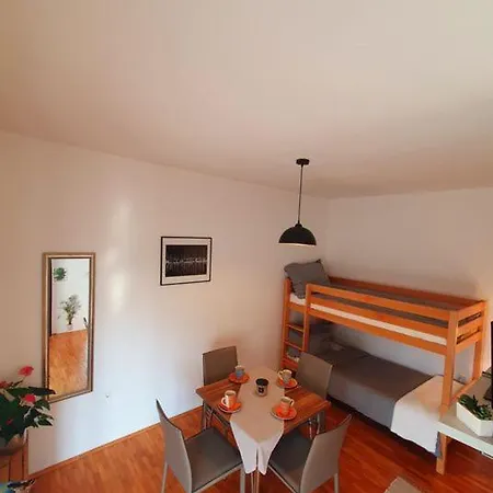 Leo Apartment *