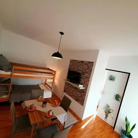 Leo Apartment *